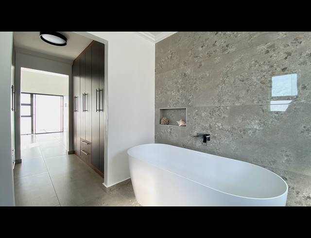3 BEDROOM HOUSE FOR SALE IN BRITANNIA REEF ESTATE